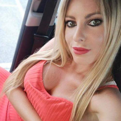 Gescheiden blonde zoekt nieuwe passie en avontuur